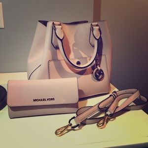 Michael Kors crossbody purse